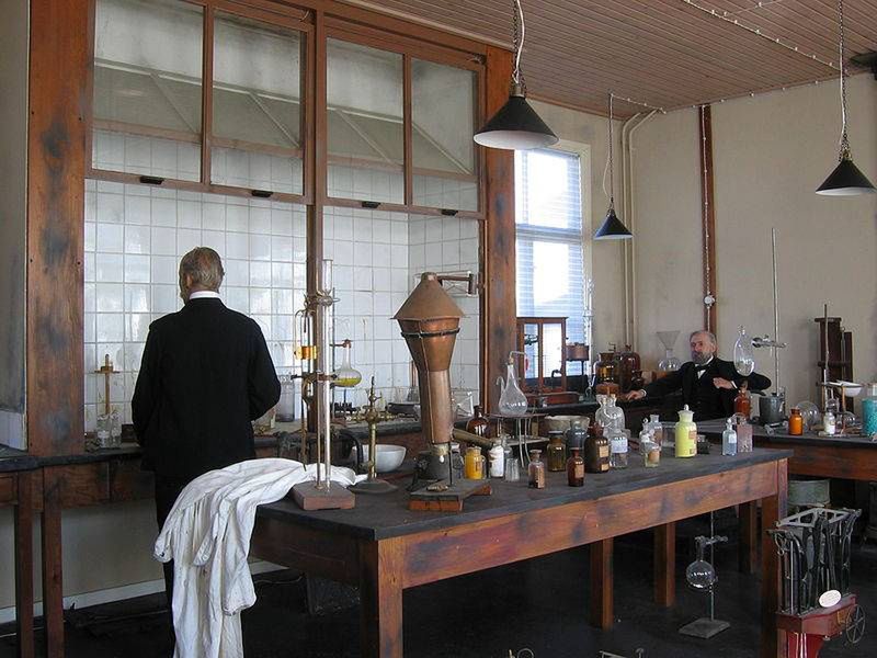 Wnętrze laboratorium wynalazcy w szwedzkim Muzeum Nobla