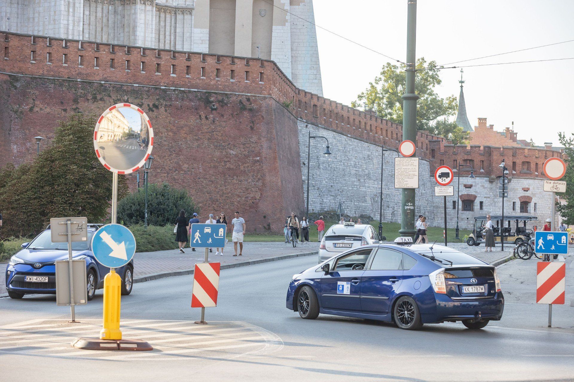 Według czytelnika zasady ruchu pod Wawelem są łamane przez kierowców, a jak jest Wasze opinia?