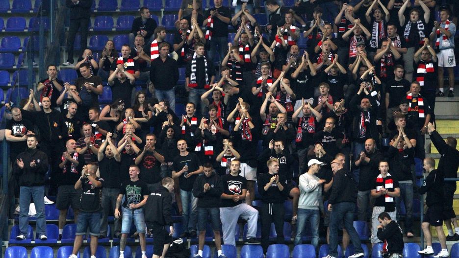 Skandaliczne incydenty zmuszają Polonię Warszawa do radykalnych działań