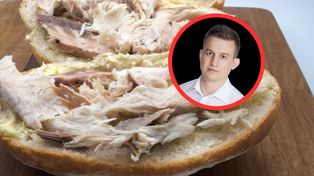 Uwielbiasz kanapkę z wędzoną makrelą? Ekspert wyjaśnia, co naprawdę znajdziemy w rybach z wędzarni