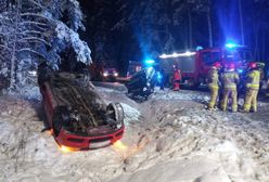 Zderzenie i dachowanie. Troje dzieci w szpitalu