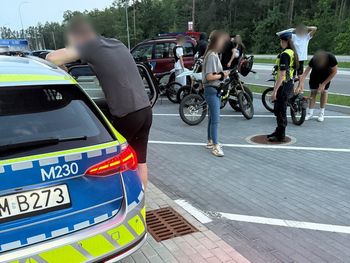 14-latek uciekał na elektrycznym motorowerze. Na wysokim mandacie się nie skończyło