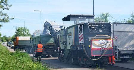 Ruszyło frezowanie ul. Janowskiej. Ruch wahadłowy, utrudnienia i opóźnienia autobusów [ZDJĘCIA]