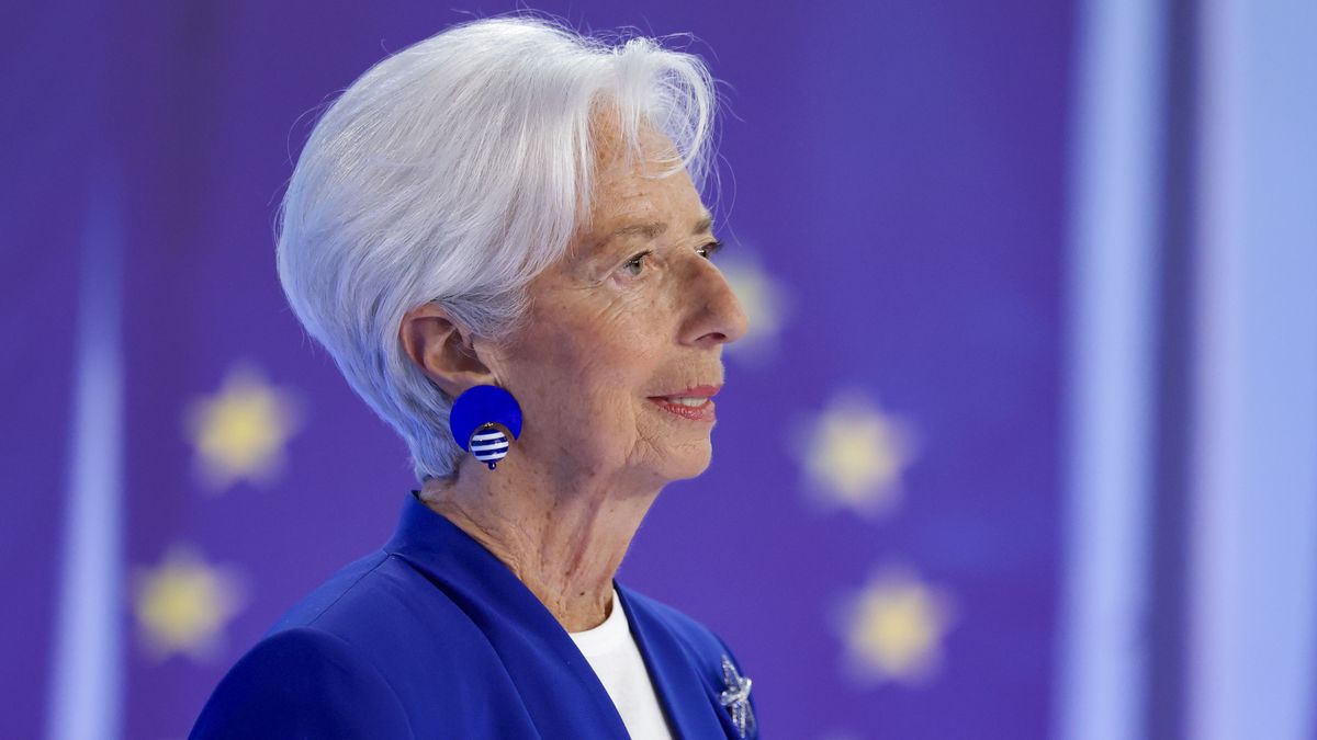 European Central Bank (ECB) President Christine Lagarde addresses a press conference following the meeting of the ECB Governing Council in Frankfurt am Main, Germany, 11 June 2026. The Governing Council announced on 11 June, a 25-basis-point interest rate hike, bringing the deposit rate to 2.25 percent. The bank's official statement noted that the rate adjustment was required to manage Eurozone inflation risks stemming from elevated energy costs linked to the Middle East conflict. EPA/CHRISTOPHER NEUNDORF Dostawca: PAP/EPA.