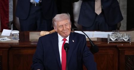 Dlaczego Trump unika tych tematów? Eksperci o 107-minutowym wystąpieniu
