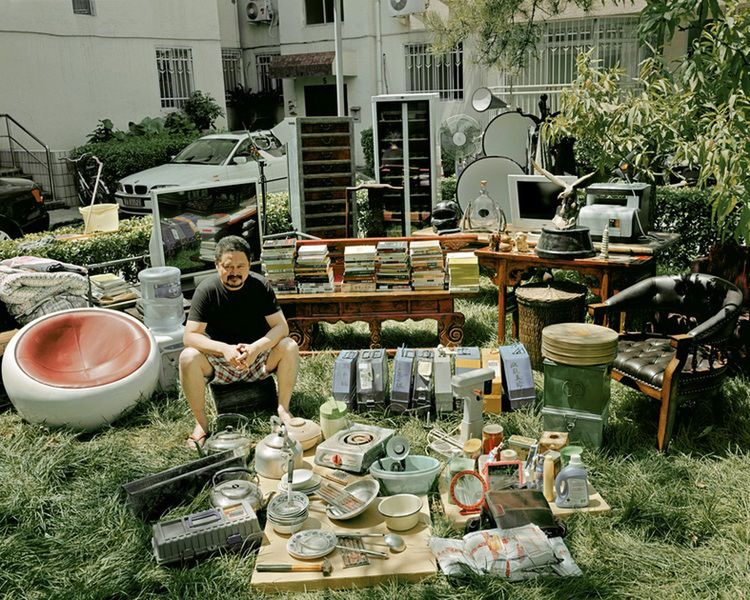 Przez 10 lat fotografował chińskie rodziny z ich całym dobytkiem 9