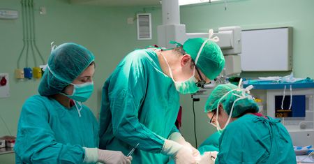 Zawieszenie planowych operacji. Lekarze pytają o szpitale tymczasowe
