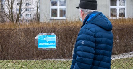 Łódź. Dantejskie sceny w punkcie szczepień. Tłum i awantury