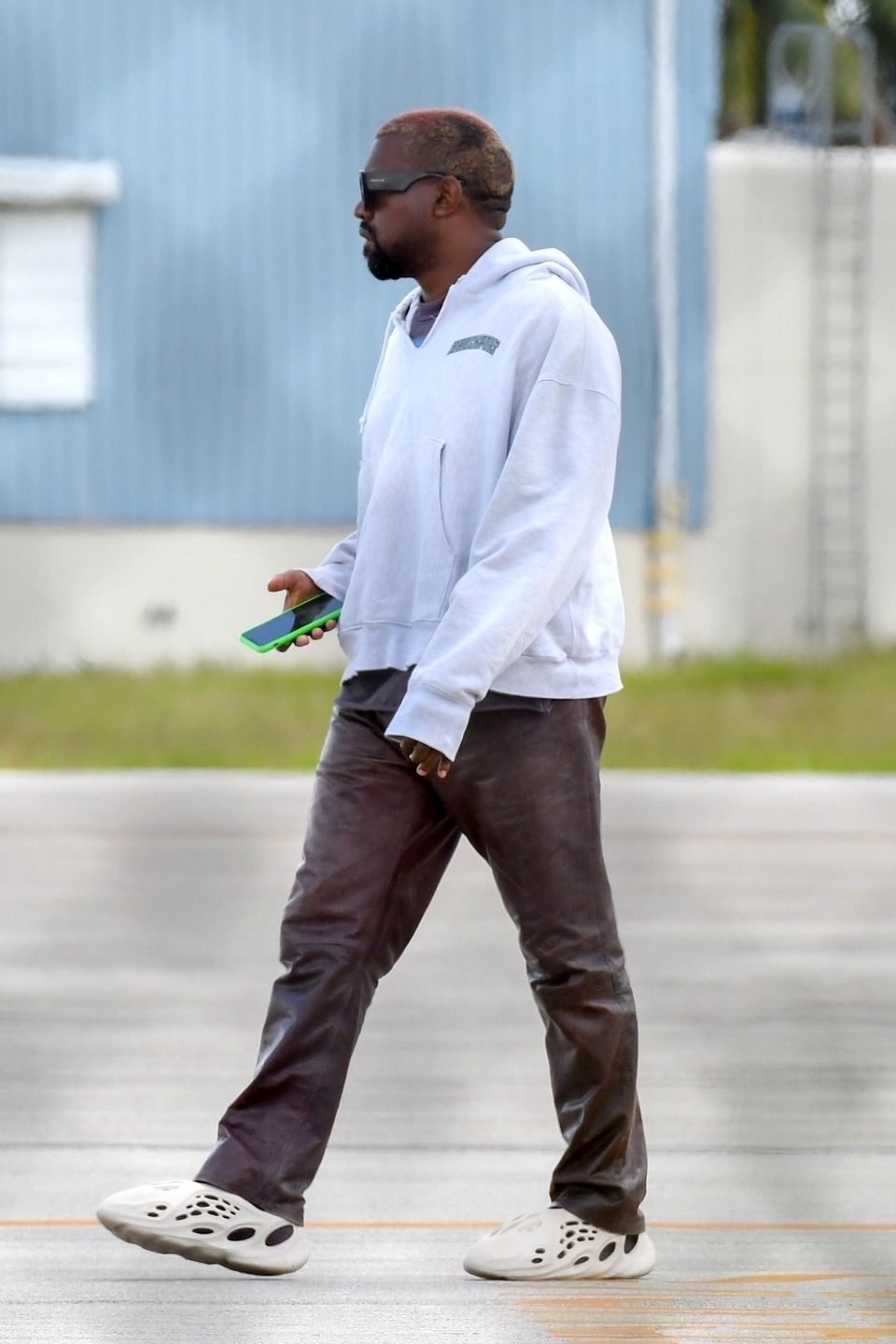 Kim, Kanye i ich dzieci na lotnisku w Malibu