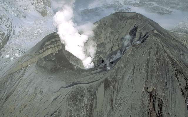 Pobudka wulkanu Mount Spurr na Alasce. Zapowiada się erupcja