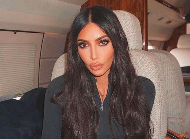 Kim Kardashian wydała 10 TYSIĘCY FUNTÓW na implanty jąder dla psa
