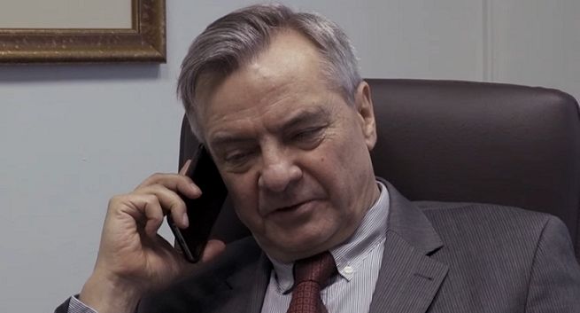 OKO.press dla „Polityki” sparodiowało „Wiadomości” - „wytropiło” w niej patriarchat, postkomunizm i alkohol (wideo)