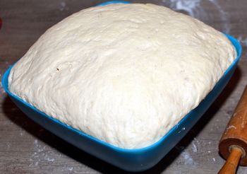 Wlej 1 łyżkę do ciasta drożdżowego. Wyrośnie pulchne jak nigdy wcześniej