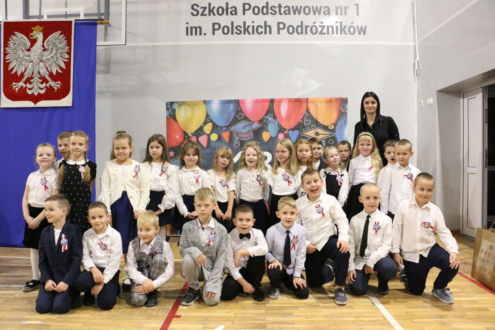 Pierwszy szkolny krok. Ślubowanie pierwszaków 2025 w aleksandrowskiej &#34;Jedynce&#34;