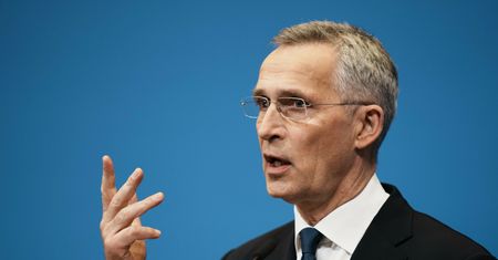 NATO powołuje grupy bojowe w kolejnych krajach. Apel Stoltenberga do władz Chin