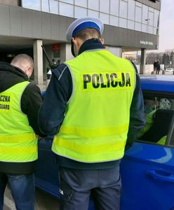 Warszawa. 16 mandatów, podrobione dokumenty i narkotyki. To wynik kontroli przewoźników