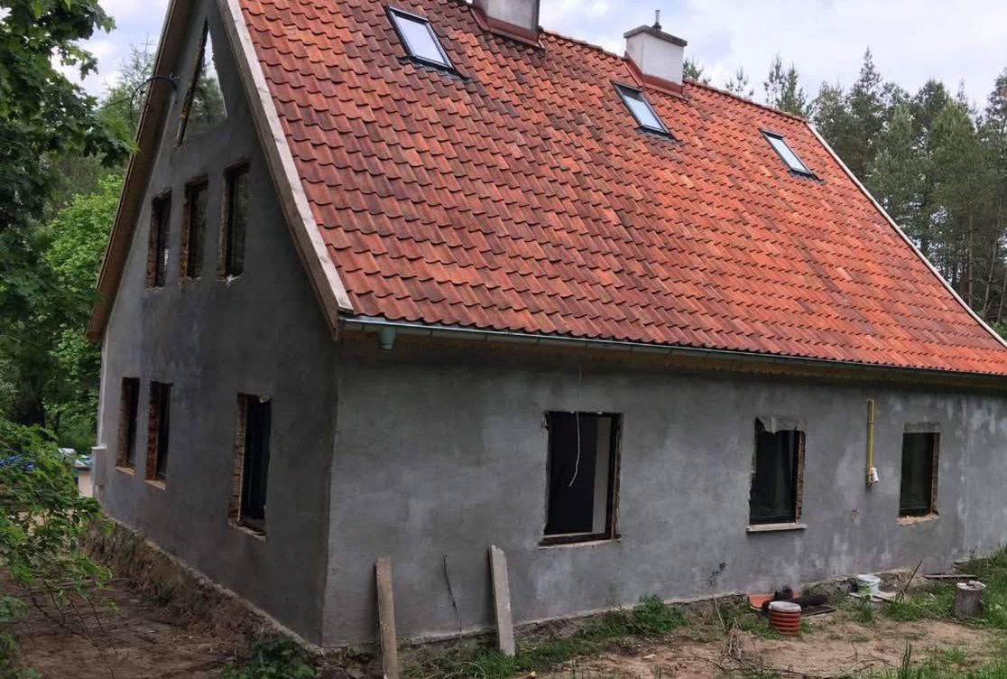 Kupiła ruinę w środku lasu. Tak wygląda po remoncie