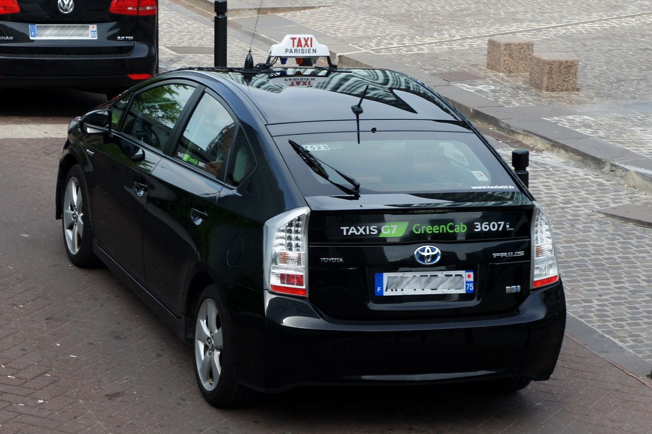 Paris taxi drivers threaten to disrupt French Open over pay dispute