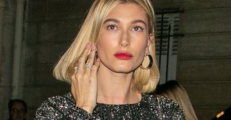 Hailey Bieber w sukience Magdy Butrym. Lista sławnych klientek projektantki szybko się powiększa