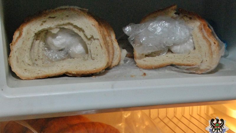 Wałbrzych. Amfetamina w chlebie. 18-latek wpadł przy okazji oszustwa metodą "na Blika"