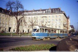 Wrocław. Złodziej z neonu z lat 60., reklamującego Państwowy Zakład Ubezpieczeń, powróci po renowacji na swoje miejsce (polska-org.pl)