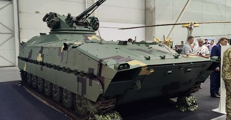 Ukraiński prototyp Kevlar-E widziany na ulicach Charkowa. Miał być przyszłością armii