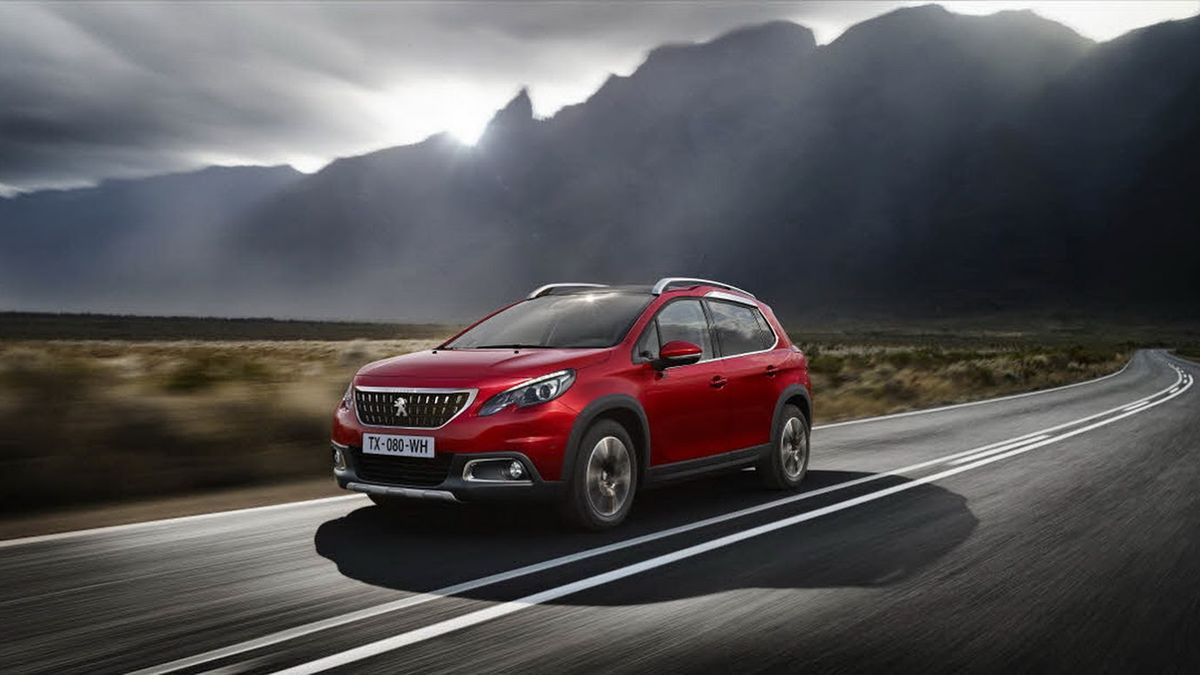 Zmiany w wyglądzie są minimalne. Peugeot poprawił jedynie światła i zmodyfikował atrapę chłodnicy. Na nadwoziu 2008 pojawiły się także dodatkowe elementy z matowego tworzywa, które mają chronić nadwozie przed uszkodzeniami, jeśli ktoś zapuści się tym pojazdem w teren.