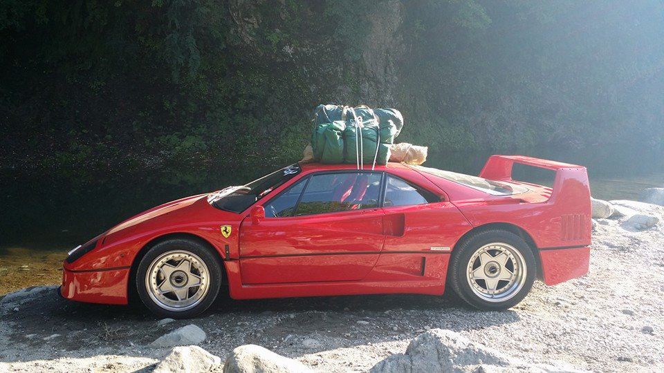 Zobacz jak się biwakuje z Ferrari F40 2