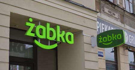 Żabka Wszystkich Świętych 2024. Godziny otwarcia Żabki 1 listopada [SPRAWDŹ]