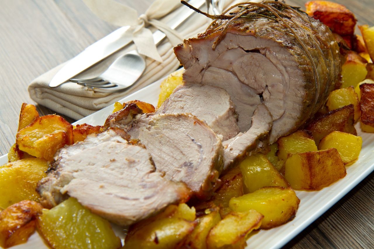 Pieczona cielęcina z ziemniakami. W sam raz na rodzinny obiad