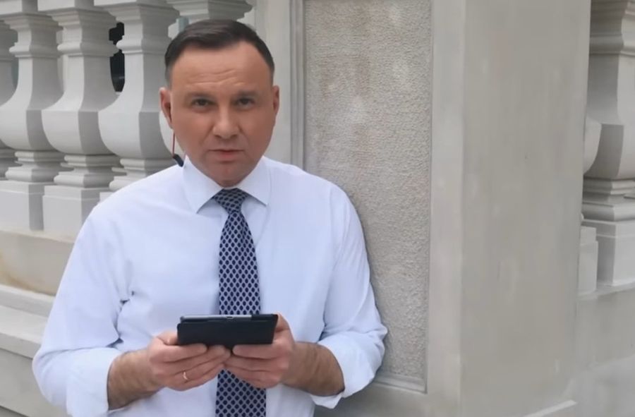 Kto napisał tekst do Hot16challenge Andrzeja Dudy?