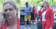 Dominika Chorosińska prowadzi przez telefon ożywioną rozmowę, stojąc przy aucie... Radosława Majdana (ZDJĘCIA)