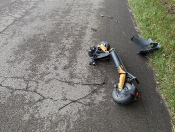 Ponad 700 wypadków elektrycznych hulajnóg w pierwszym miesiącu wakacji