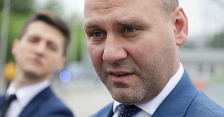 Pieniądze dla Polski wstrzymane. Jeszcze poczekamy. "W kolejce bliżej końca"