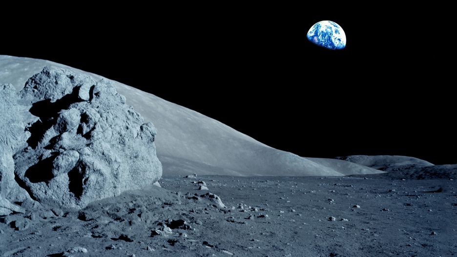 Widok powierzchni Księżyca. Elementy zdjęcia dostarczyła NASA