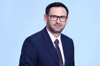 Daniel Obajtek zakpił z "szukających go na Węgrzech". Wskazał, gdzie jest