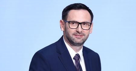 Daniel Obajtek zakpił z "szukających go na Węgrzech". Wskazał, gdzie jest