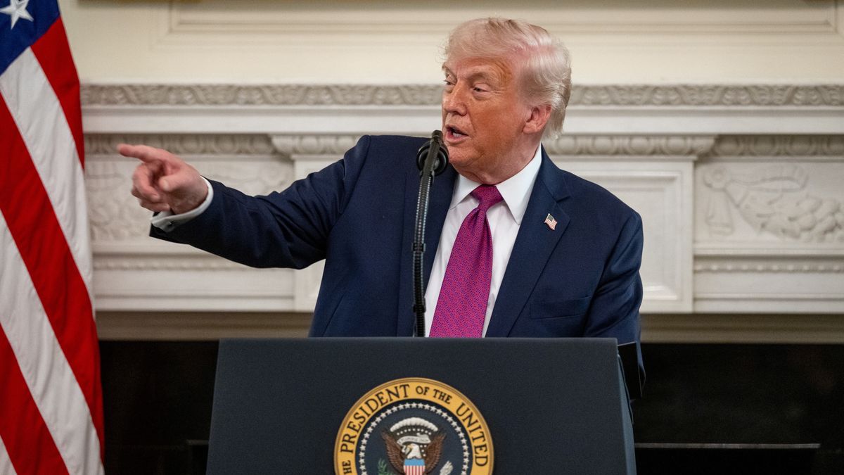 US President Donald Trump speaks in the State Dining Room of the White House in Washington, DC, USA, 21 April 2026. The event honors over 100 National Collegiate Athletic Association (NCAA) national champions from various sports and universities. EPA/DANIEL HEUER / POOL Dostawca: PAP/EPA.