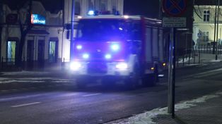 Wałbrzych: Nocny pożar przy dworcu kolejowym. Płonęło poddasze przy ul. Dworcowej