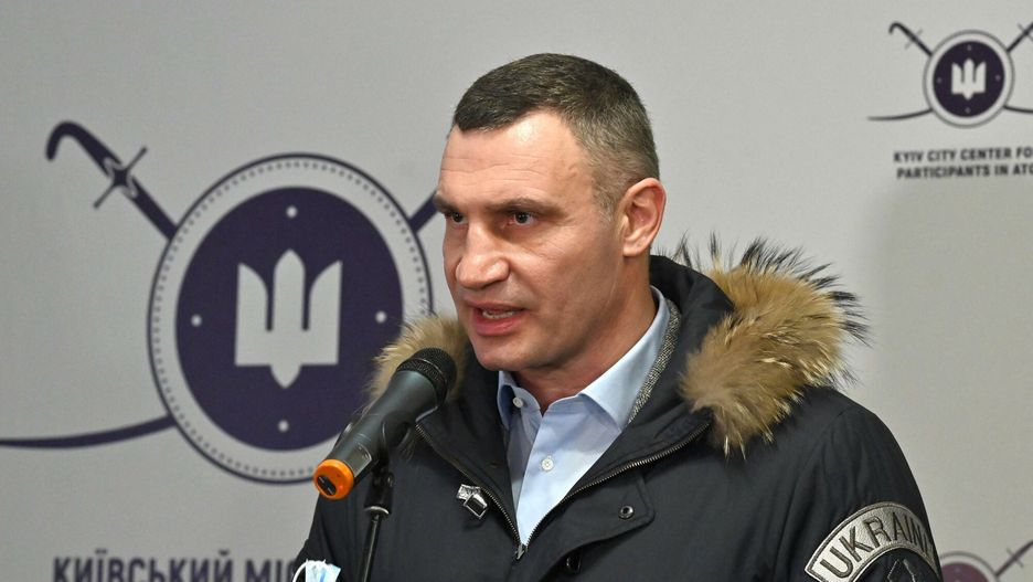 arch49Kyiv mayor Vitali Klitschko speaks during visit to a volunteers recruitment centre in Kiev on February 2, 2022. - Kyiv mayor and former world heavyweight champion boxer Vitaly Klitschko along with his brother, fellow champion boxer, Wladimir visited a recruitment centre for volunteers willing to take up arms if the capital is attacked. (Photo by Genya SAVILOV / AFP)GENYA SAVILOV