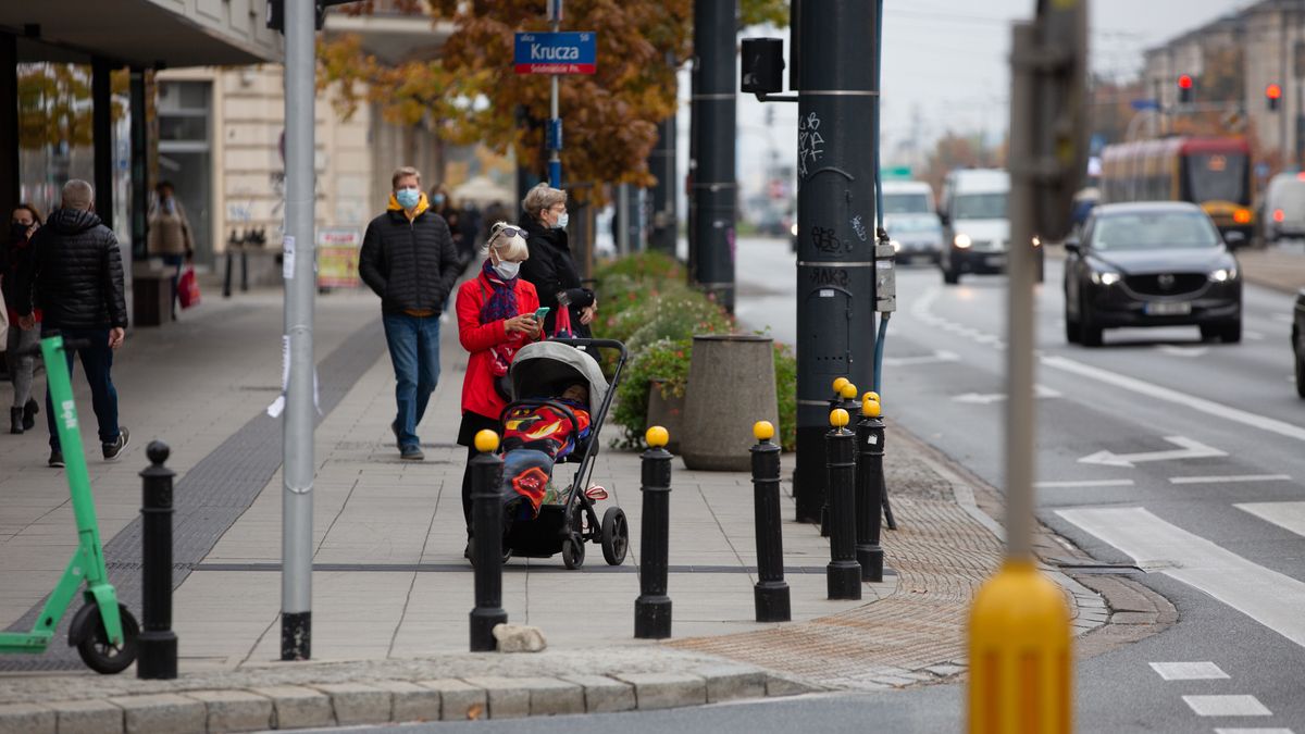 spacer dziecko rodzina miasto 500+