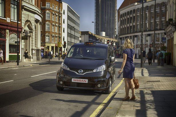 Londyn dostanie nowe taksówki - Nissan NV200 po raz kolejny w nietypowej roli