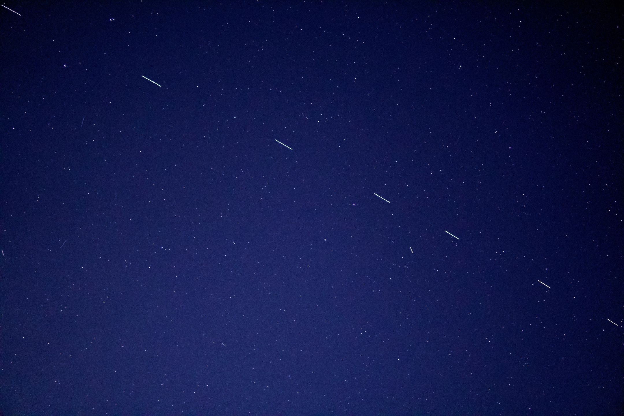 Starlink nad Polską - zdjęcie ilustracyjne