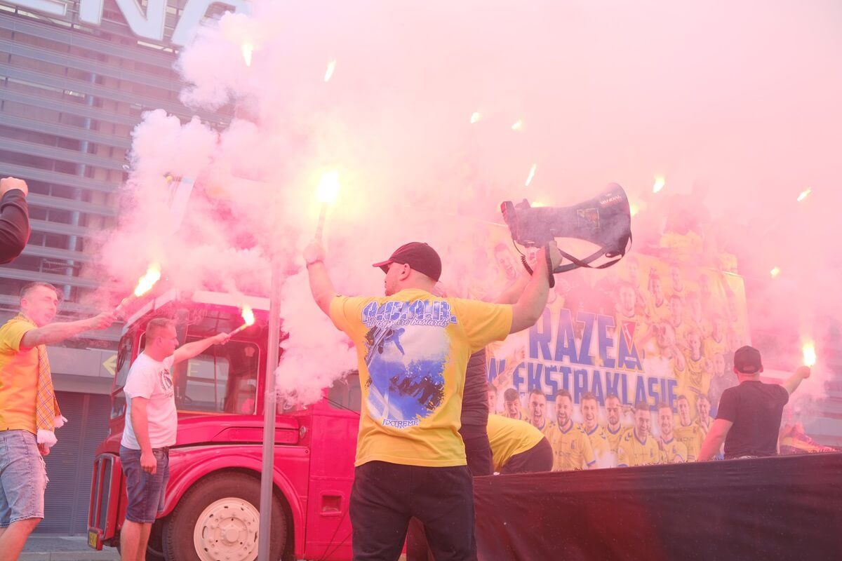 feta kibiców i piłkarzy Motoru Lublin