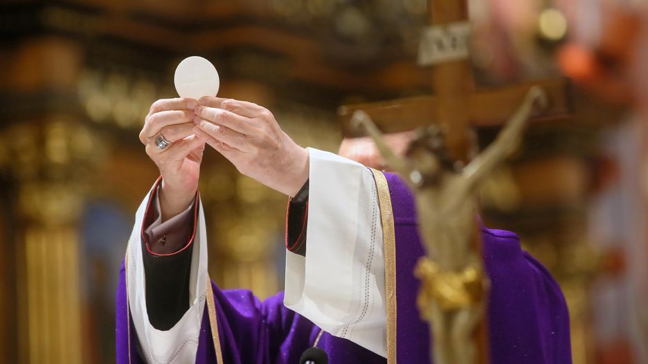 Pedofilia w Kościele. Zreformowane prawo karne wchodzi w życie