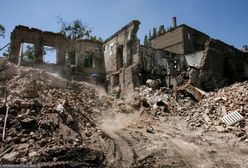 Kopią groby na podwórkach. Dramatyczna sytuacja w Mariupolu