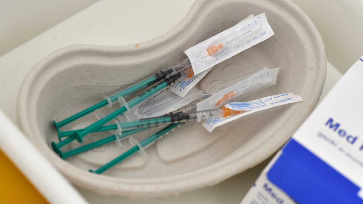 Pani Beacie podano w ramach pierwszej dawki AstraZenecę, a drugiej – Pfizera