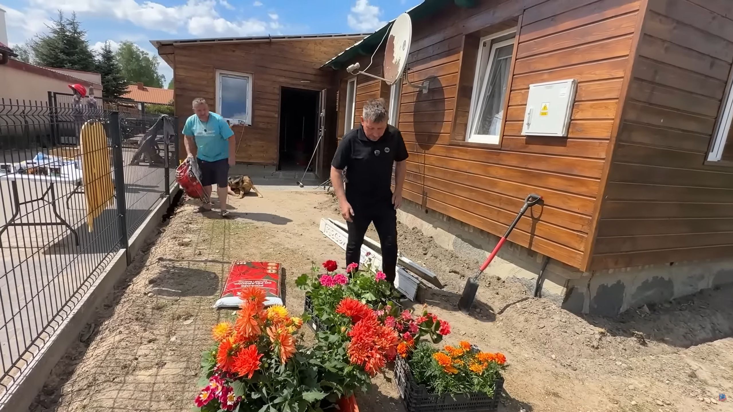 Andrzej z Plutycz z "Rolnicy. Podlasie" w ogrodzie