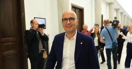 Onet: grupa Kropiwnickiego na stołkach w Totalizatorze. Ujawnili powiązania