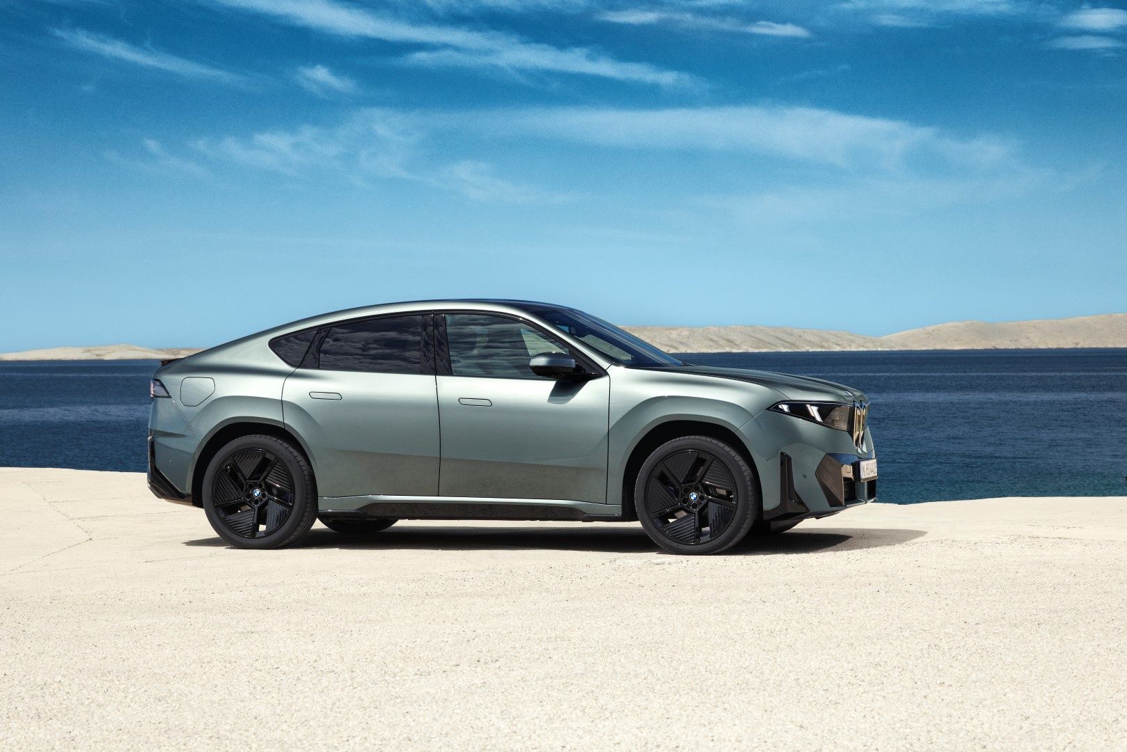 BMW iX4